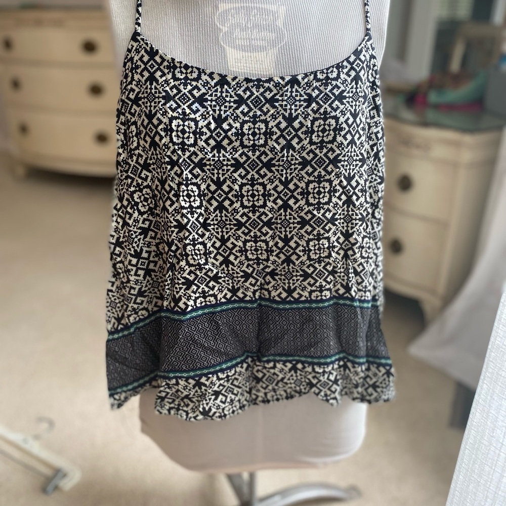 Patterned—Black— Tank Top— L